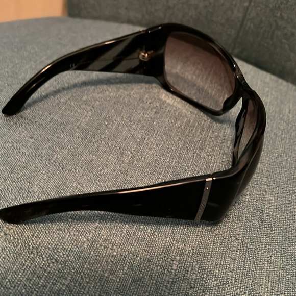 Gucci Sunglasses - Picture 3 of 6